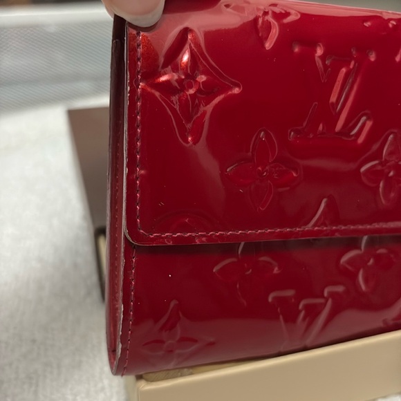 Louis Vuitton Sarah Wallet in Vernis Red - Picture 3 of 6